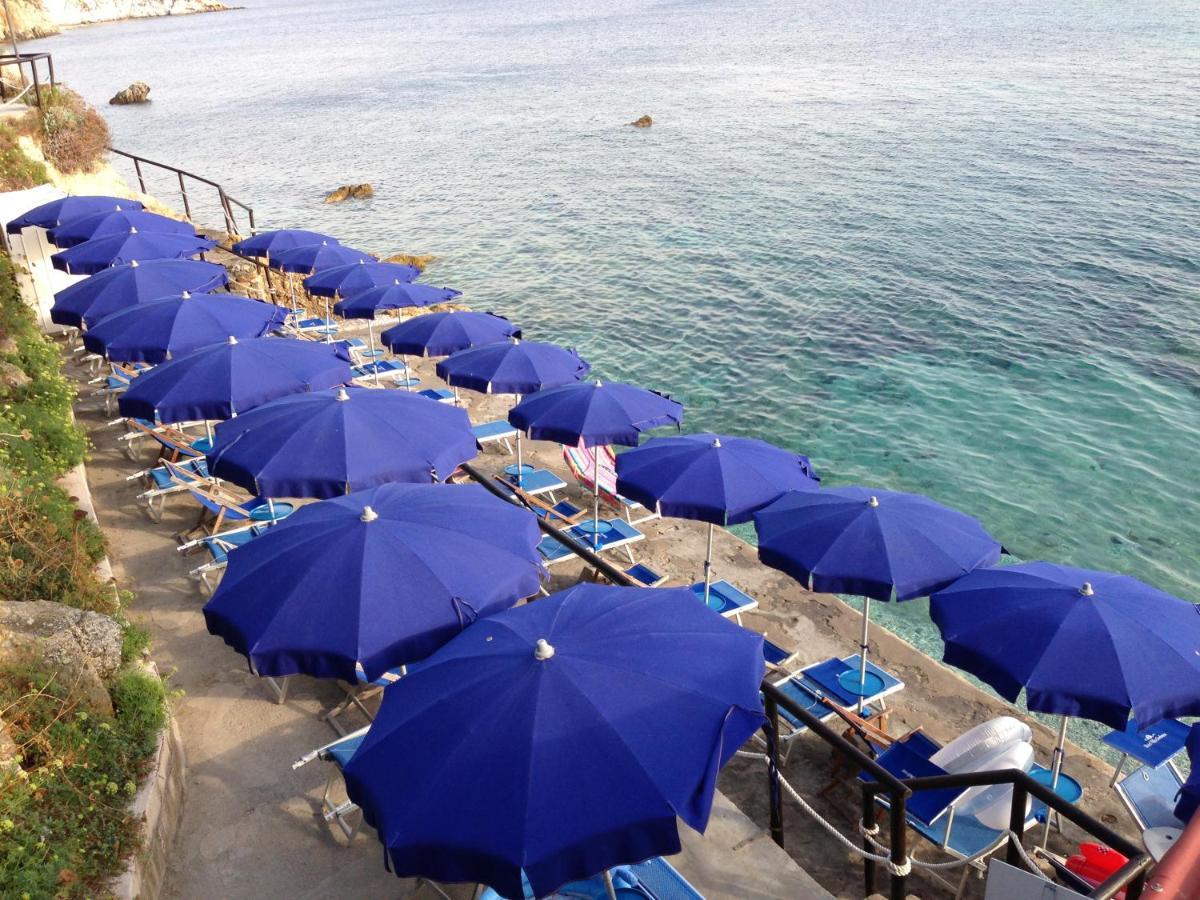 Hotel Villa Ombrosa Portoferraio Esterno foto