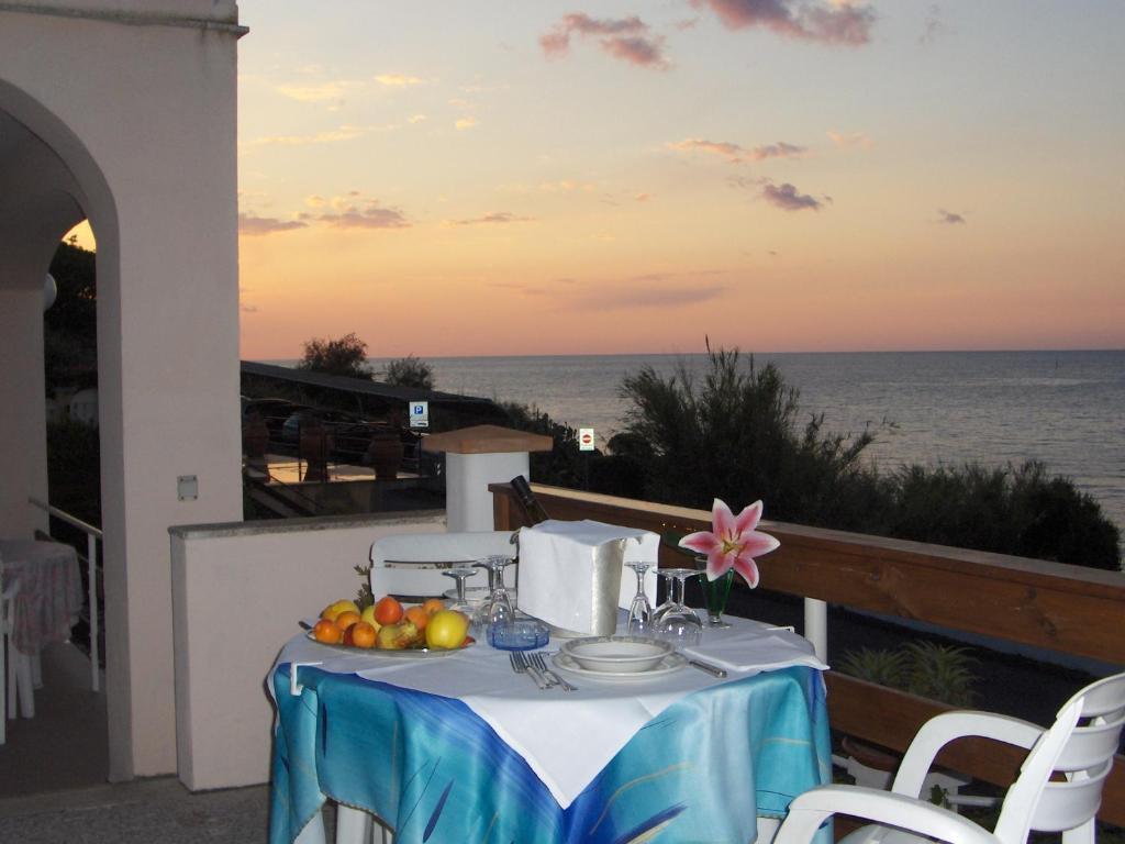 Hotel Villa Ombrosa Portoferraio Esterno foto