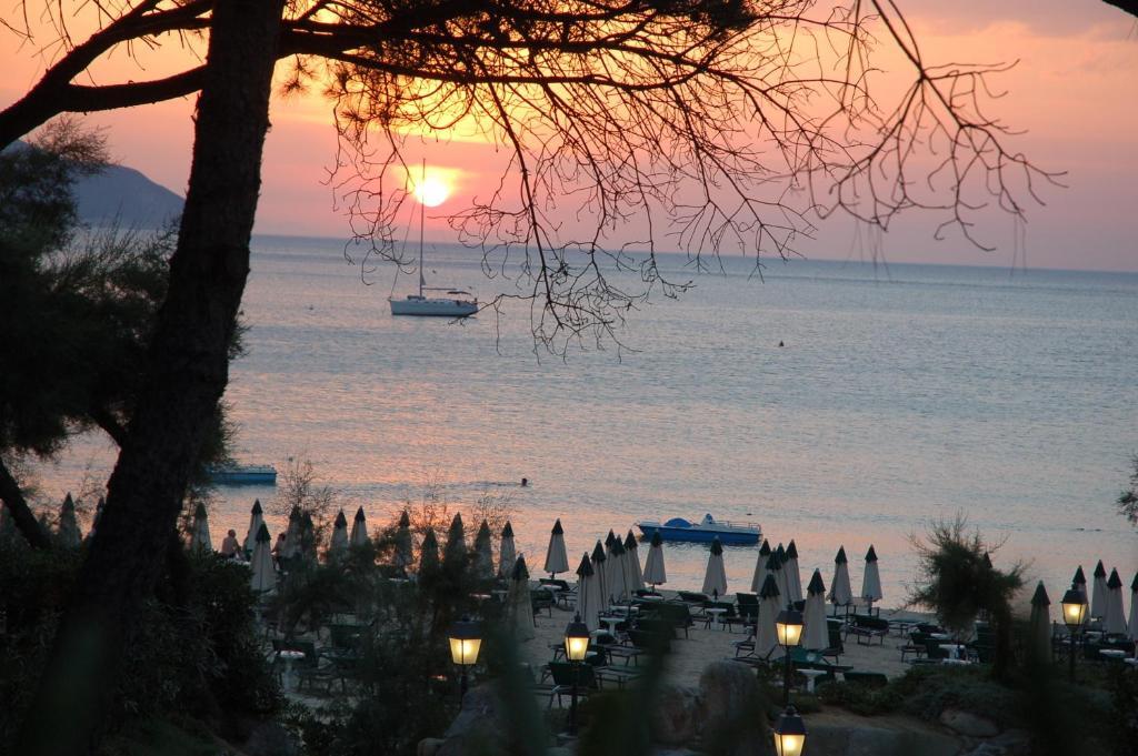 Hotel Villa Ombrosa Portoferraio Esterno foto