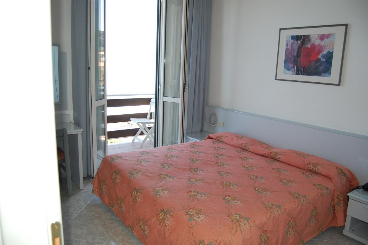 Hotel Villa Ombrosa Portoferraio Camera foto