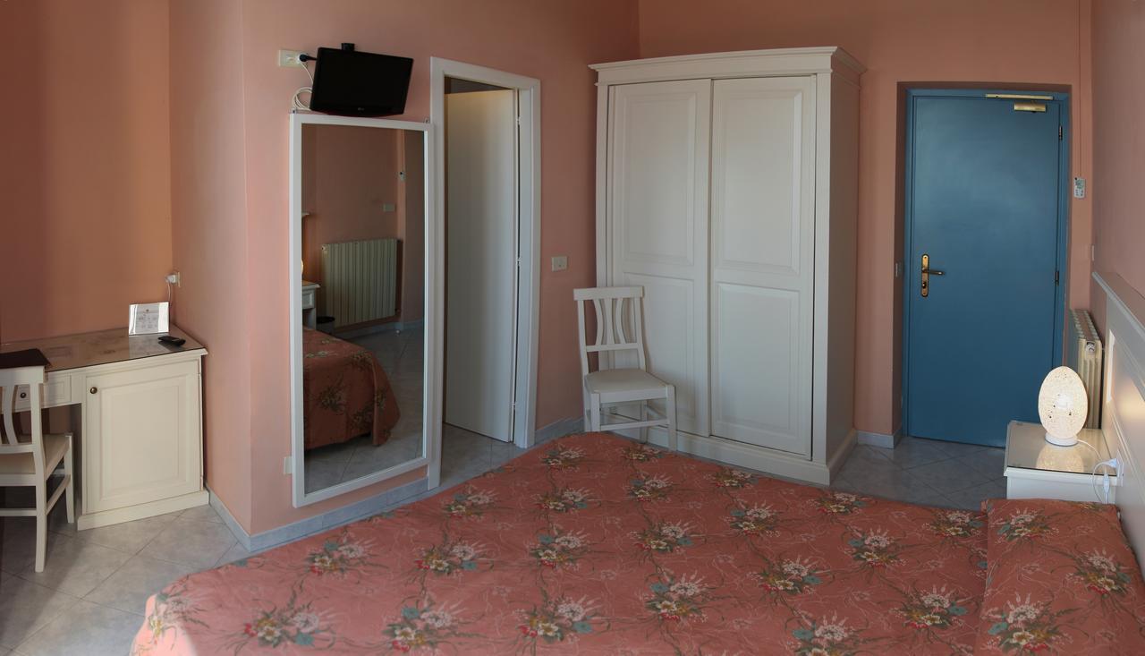 Hotel Villa Ombrosa Portoferraio Esterno foto