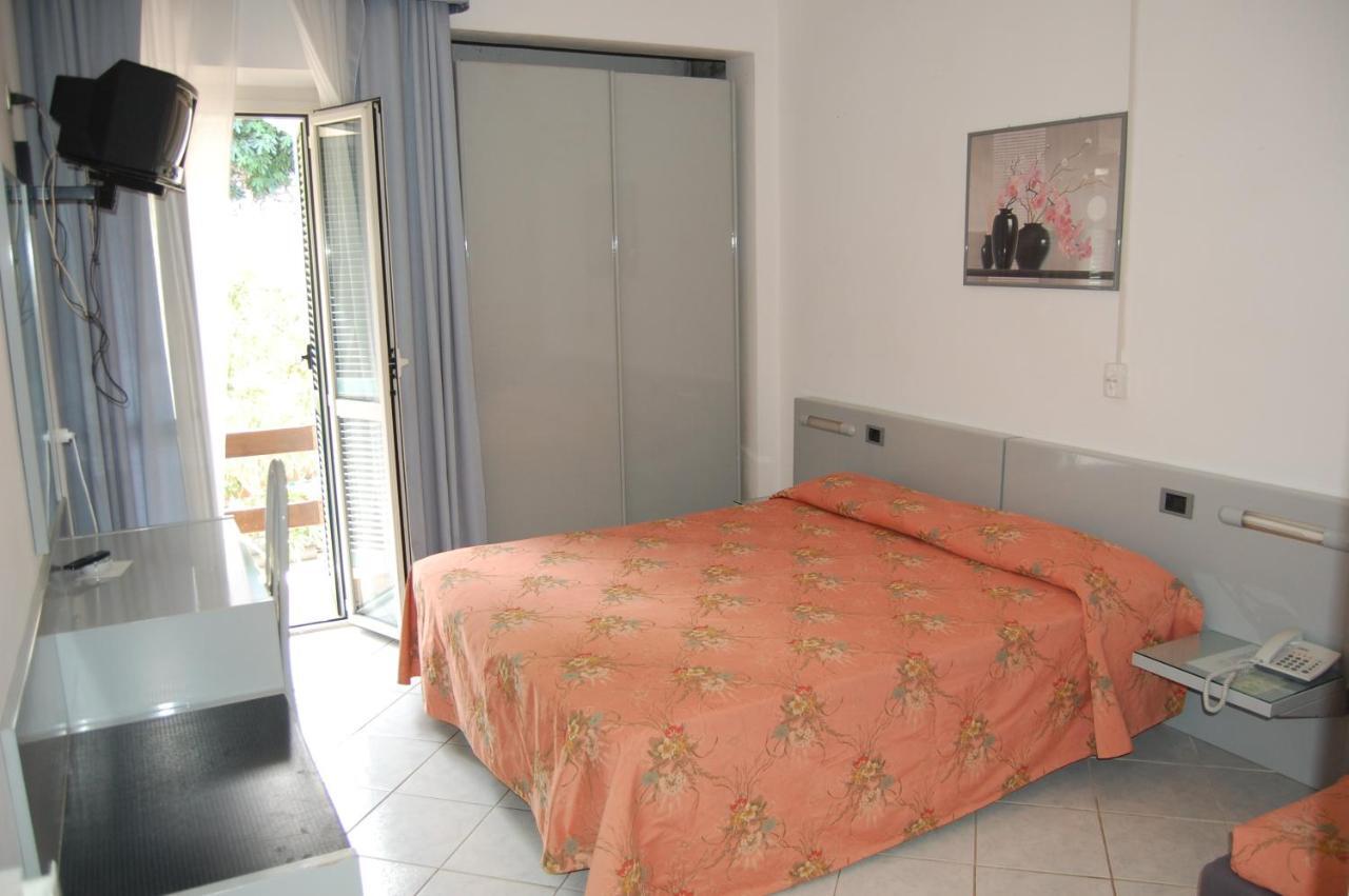 Hotel Villa Ombrosa Portoferraio Camera foto