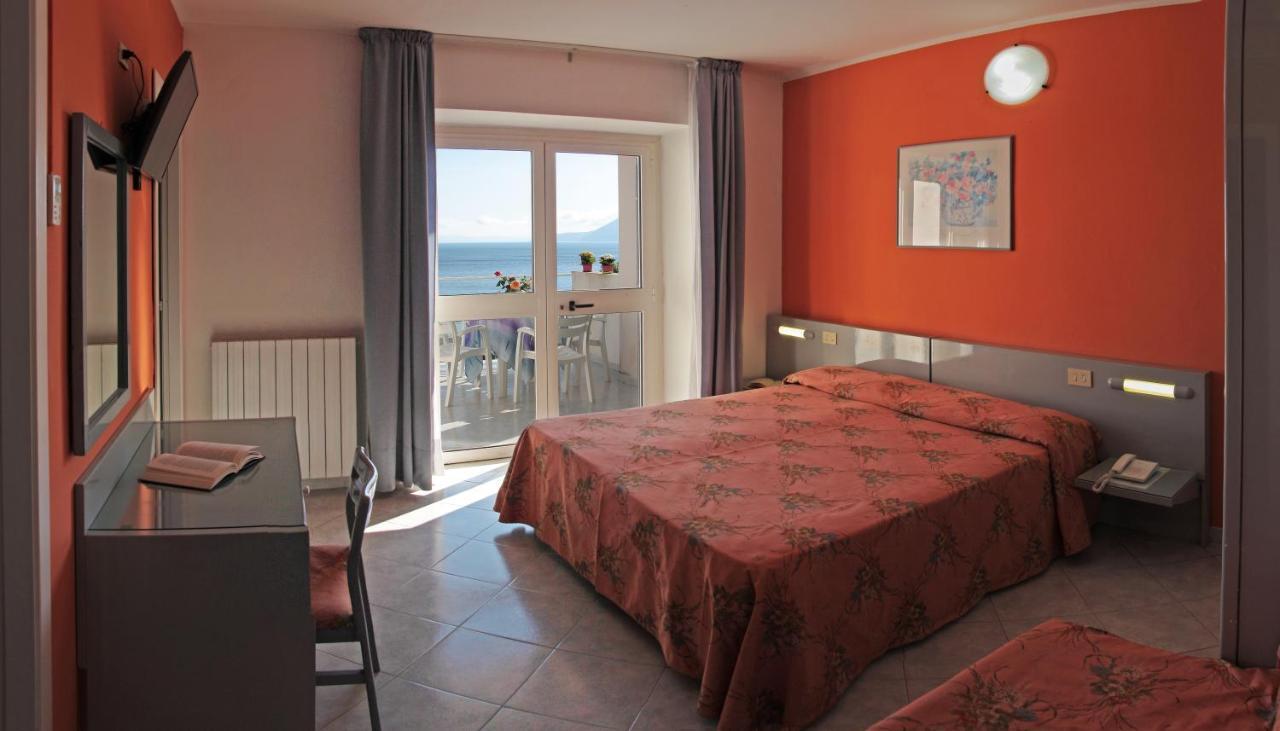 Hotel Villa Ombrosa Portoferraio Camera foto